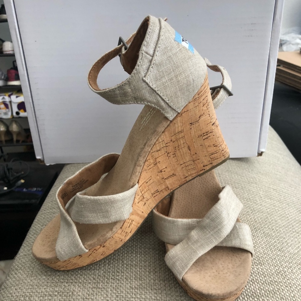 Tom’s Sienna Wedges